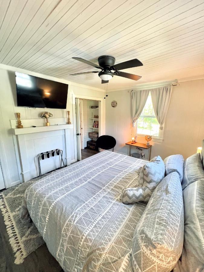 Giggling Creek Cottage - Bedjet! King Sized! Gazebo, 45 Acres, Arcades, Nintendo, More Henry Luaran gambar