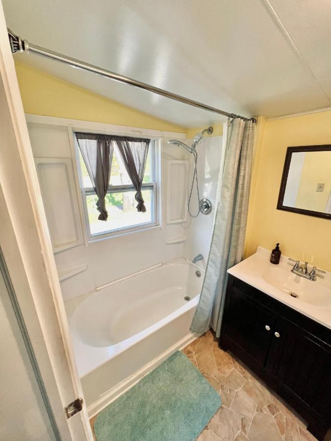 Giggling Creek Cottage - Bedjet! King Sized! Gazebo, 45 Acres, Arcades, Nintendo, More Henry Luaran gambar