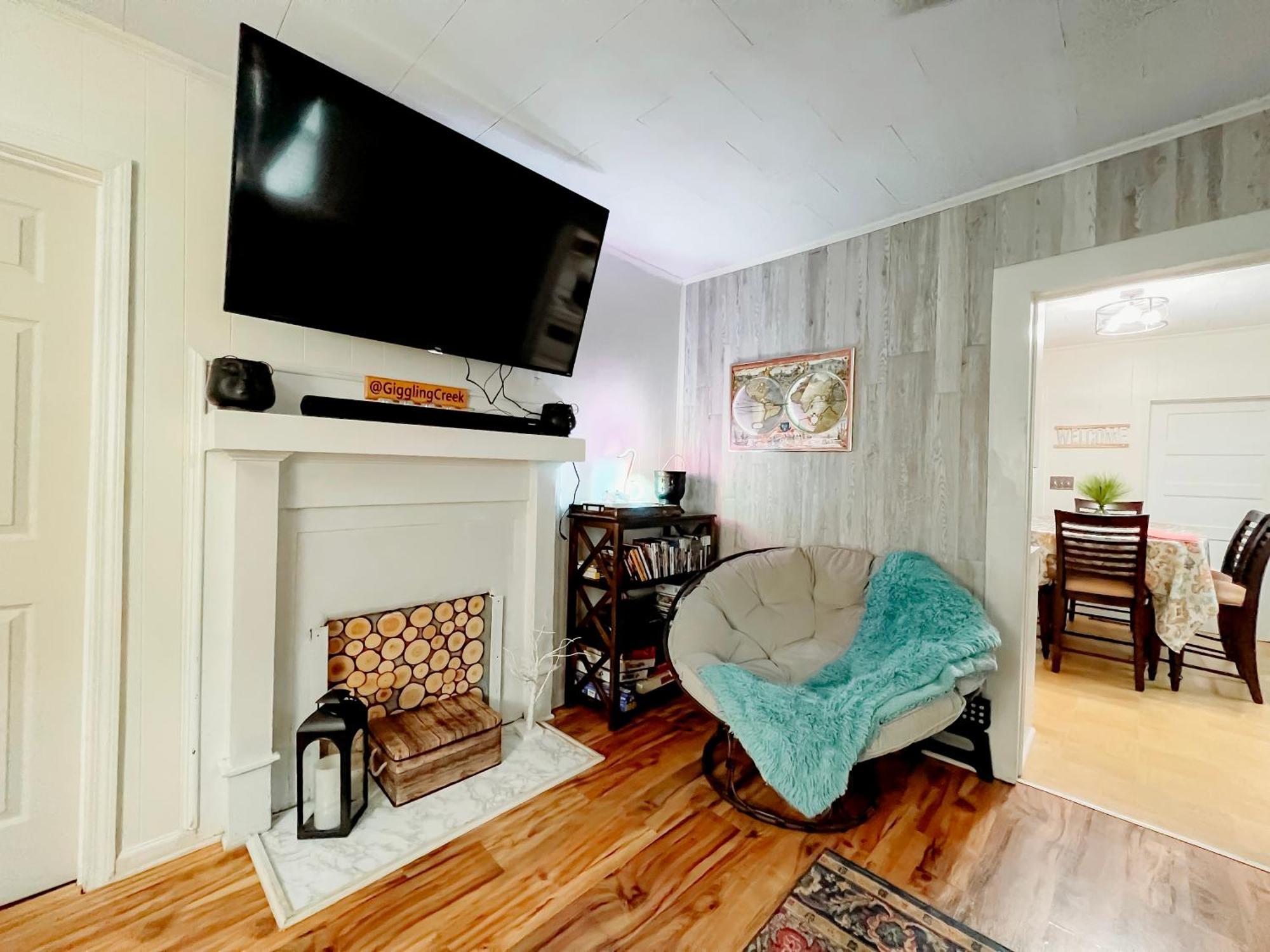 Giggling Creek Cottage - Bedjet! King Sized! Gazebo, 45 Acres, Arcades, Nintendo, More Henry Luaran gambar