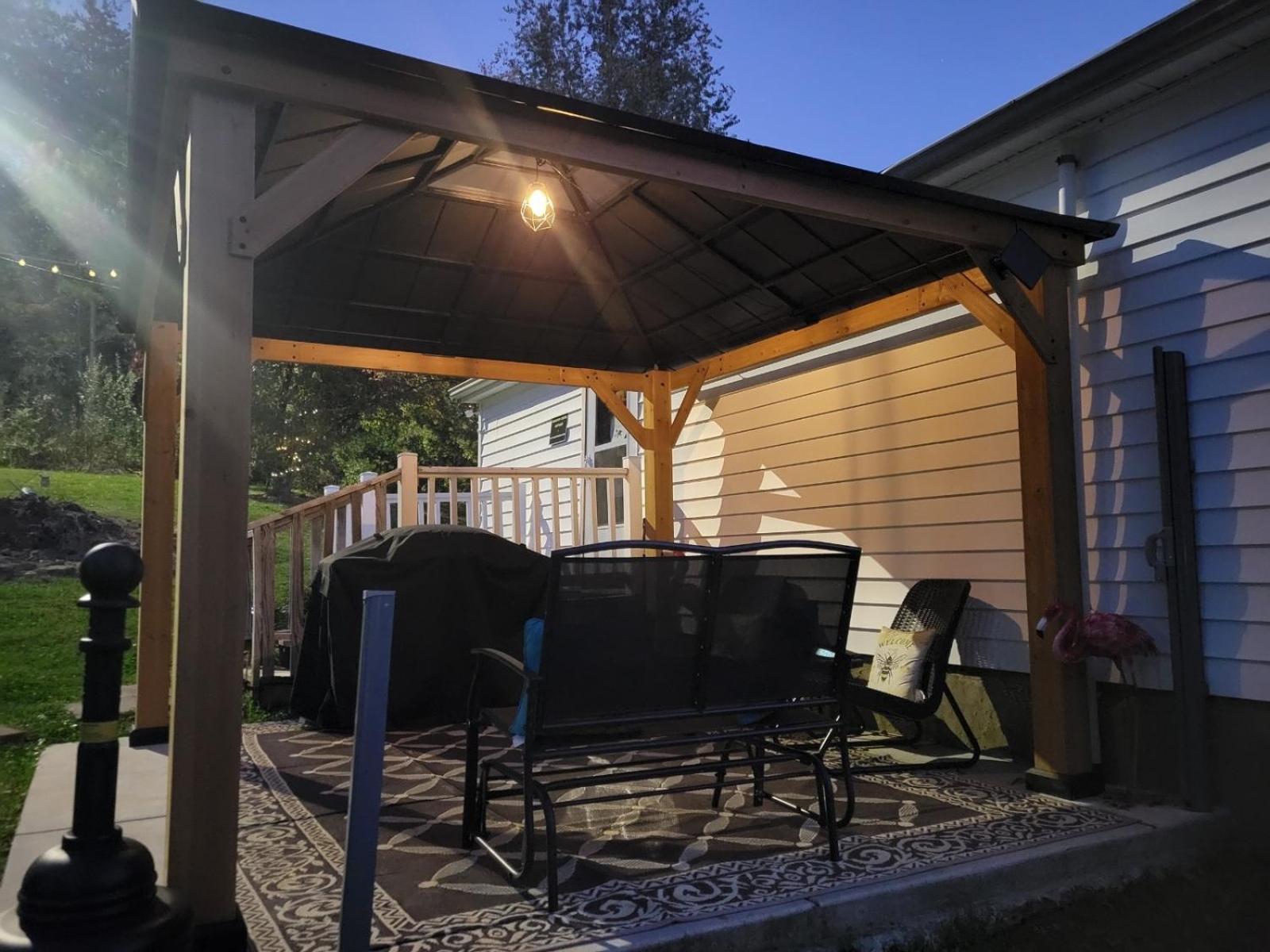 Giggling Creek Cottage - Bedjet! King Sized! Gazebo, 45 Acres, Arcades, Nintendo, More Henry Luaran gambar